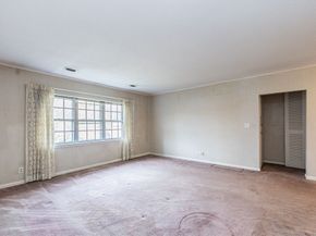 108 Lake Shore Rd 4, Boston MA 02135