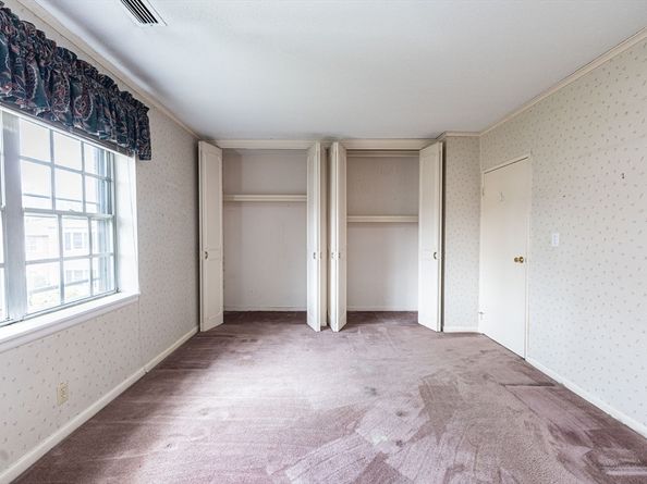 108 Lake Shore Rd 4, Boston MA 02135