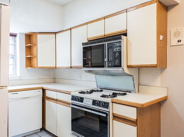 108 Lake Shore Rd 4, Boston MA 02135