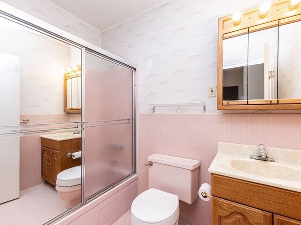 108 Lake Shore Rd 4, Boston MA 02135