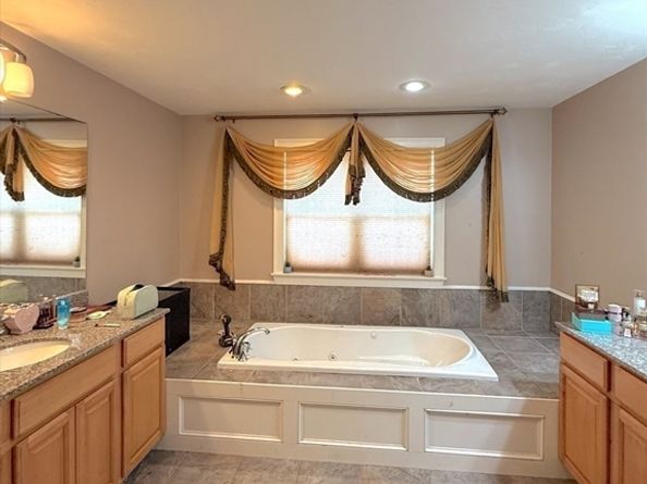 6 White Ln, Middleton MA 01949