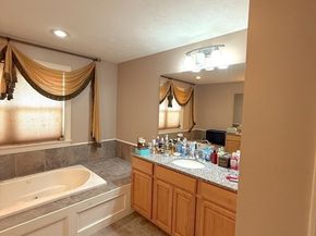 6 White Ln, Middleton MA 01949