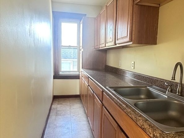 3 Bowker St, Worcester MA 01604