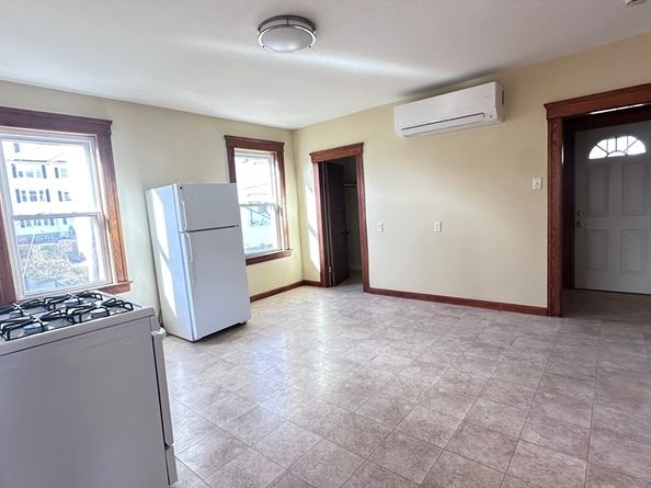 3 Bowker St, Worcester MA 01604