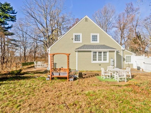 55 Fiske Hill Rd, Sturbridge MA 01566