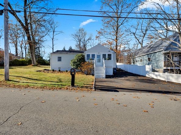 68 Upland Rd, Marlborough MA 01752