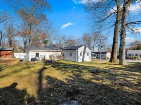 68 Upland Rd, Marlborough MA 01752