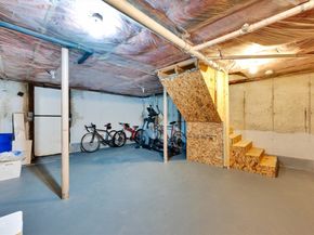 68 Upland Rd, Marlborough MA 01752