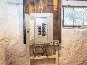 10 White St, Quincy MA 02169