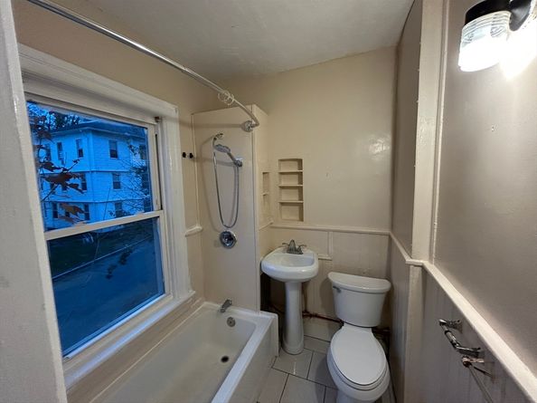 23 Lakewood St, Worcester MA 01603