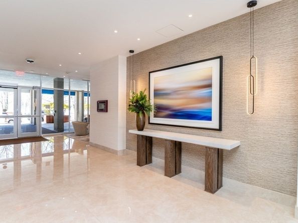 33 Pond Ave 1106, Brookline MA 02445