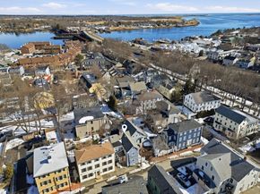 6 Atkinson St, Newburyport MA 01950