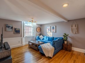 129 Essex St 8, Salem MA 01970