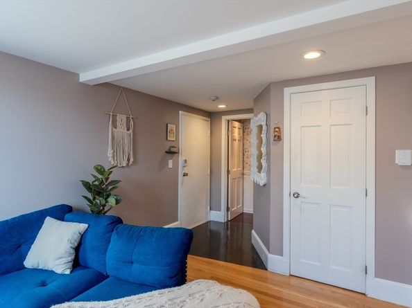 129 Essex St 8, Salem MA 01970