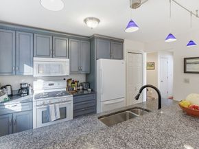 18 Quail Run 18, Acton MA 01720