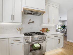 1 Delisio Dr, Andover MA 01810