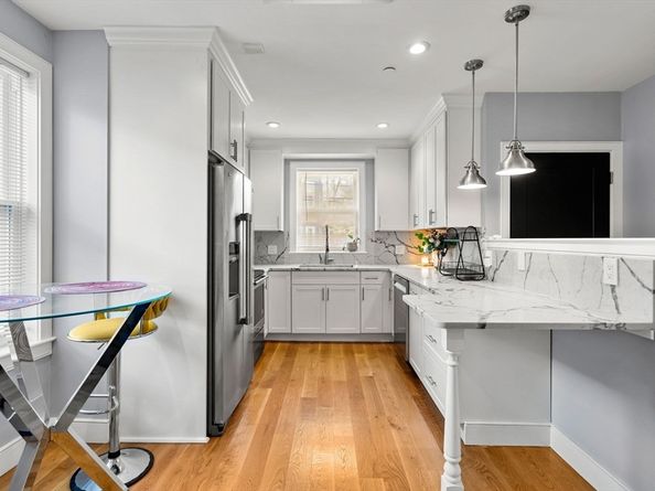 14 Farragut Ave. 1, Somerville MA 02144