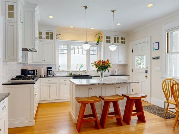 97 Montvale, Newton MA 02459