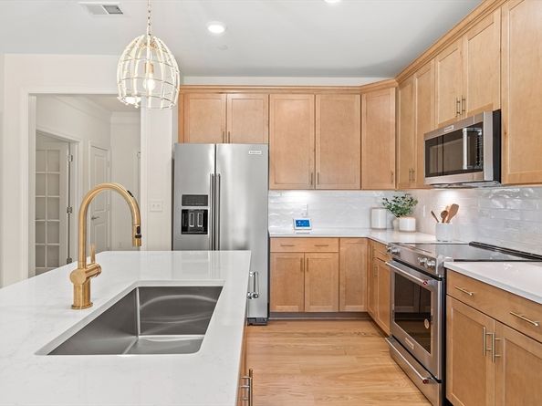 30 Coppersmith Way 108, Canton MA 02021