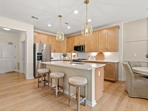 30 Coppersmith Way 108, Canton MA 02021