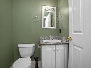 81 Beecher Pl 81, Newton MA 02459