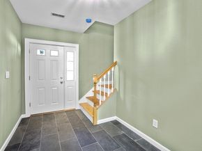 81 Beecher Pl 81, Newton MA 02459
