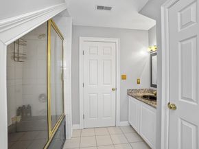 81 Beecher Pl 81, Newton MA 02459