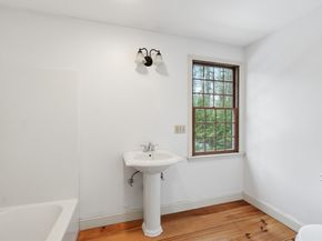 107 Henry St, Uxbridge MA 01569