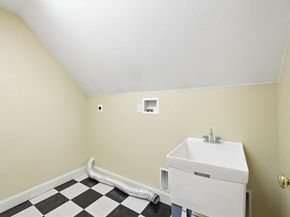 107 Henry St, Uxbridge MA 01569