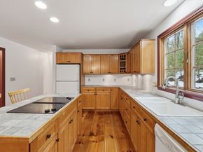 107 Henry St, Uxbridge MA 01569