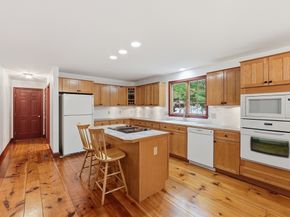 107 Henry St, Uxbridge MA 01569