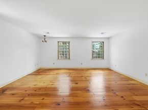 107 Henry St, Uxbridge MA 01569