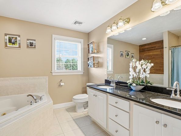 185 Prairie St, Northbridge MA 01534