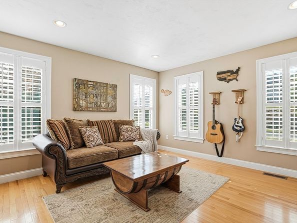 185 Prairie St, Northbridge MA 01534