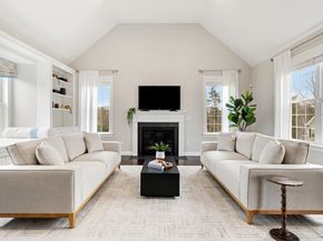 45 Saddleback Ln, Canton MA 02021
