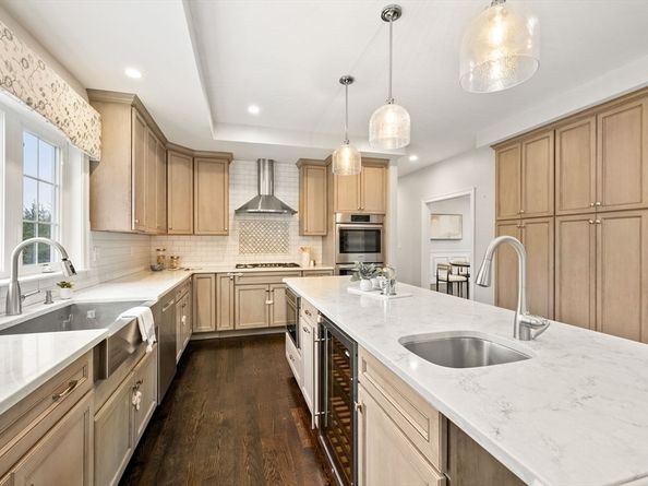 45 Saddleback Ln, Canton MA 02021