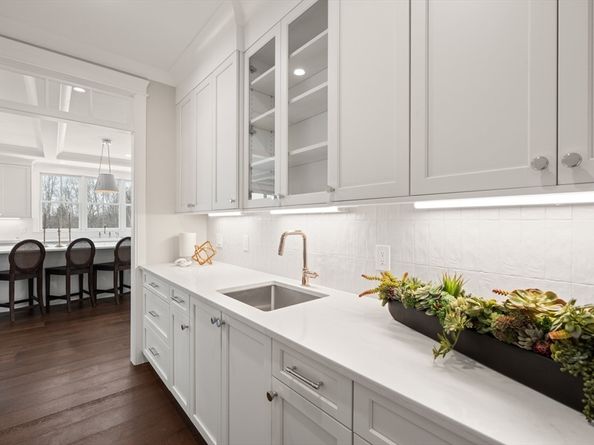 17 Wyndemere Lane, Natick MA 01760