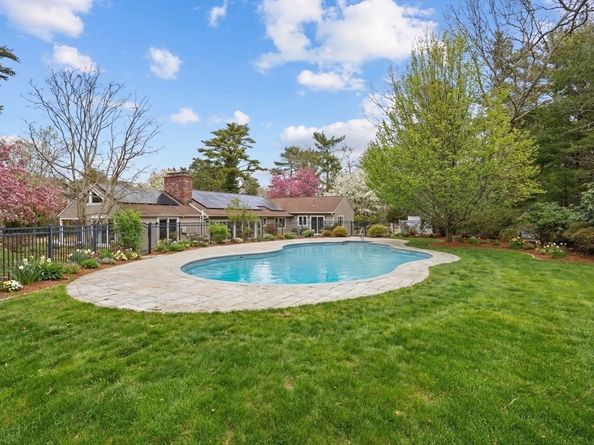 180 Chestnut St, Duxbury MA 02332
