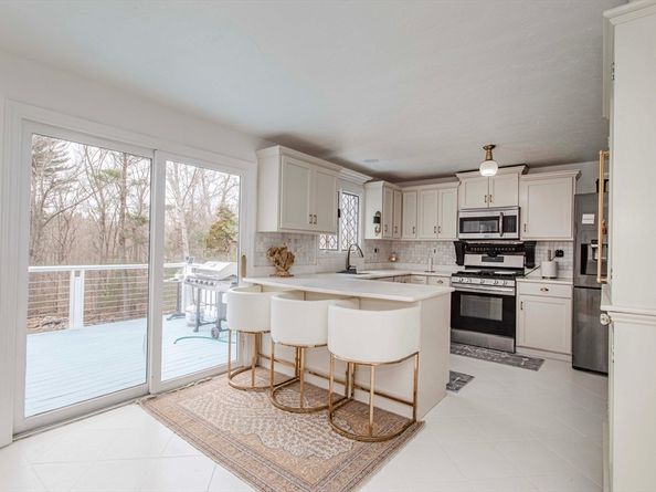 89 Lucas Dr, Stoughton MA 02072