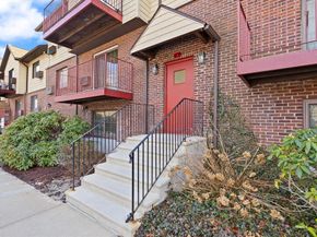 1 Royal Crest Dr 3, Randolph MA 02368