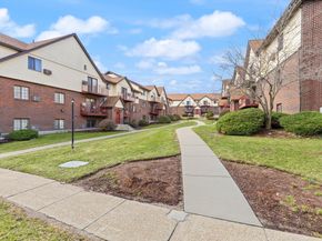 1 Royal Crest Dr 3, Randolph MA 02368