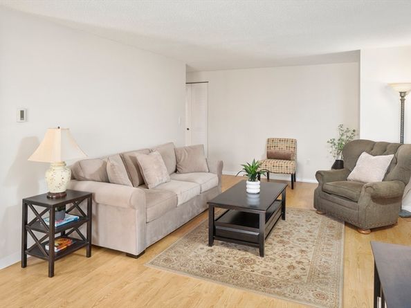 220 Bedford St E6, Bridgewater MA 02324
