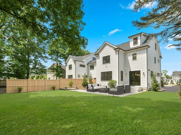 134 Hillside Ave 134, Needham MA 02494