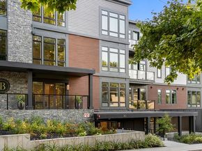 20 Kinmonth Rd 4, Newton MA 02468