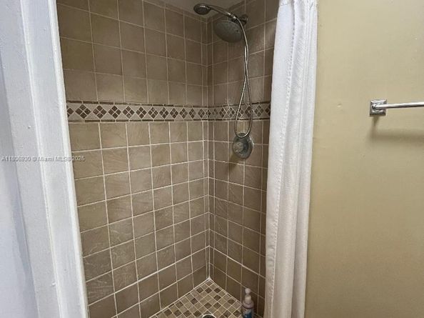 775 Crystal Lake Dr, Deerfield Beach FL 33064