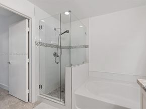 3340 NE 190th St 204, Aventura FL 33180