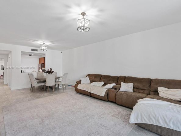 3340 NE 190th St 204, Aventura FL 33180