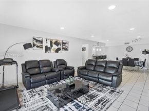 9403 SW 76th St Y17, Miami FL 33173