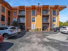 9403 SW 76th St Y17, Miami FL 33173