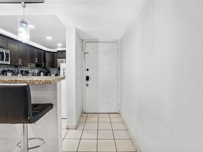 9403 SW 76th St Y17, Miami FL 33173